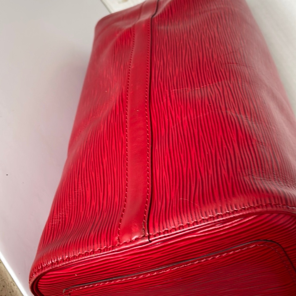 Authentic Louis vuitton Epi Speedy Handbag . - Picture 11 of 17